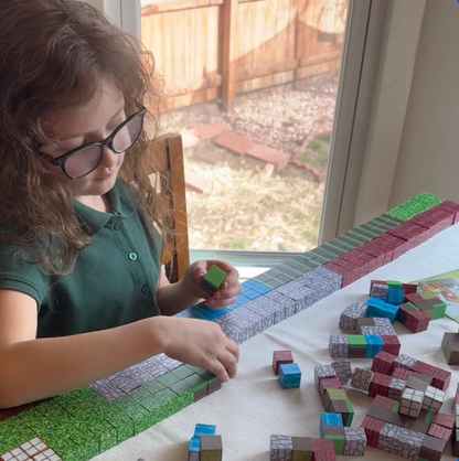¿Y si tu hijo construyera SU propio mundo pixelado... sin pantalla? 🎮✨